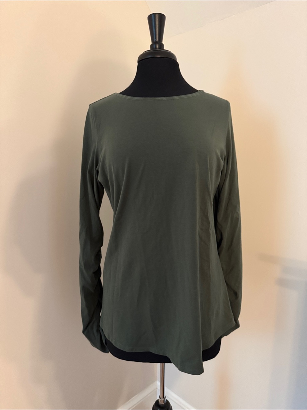 elegantees KAYLA fitted tee in Green EUC Size XL